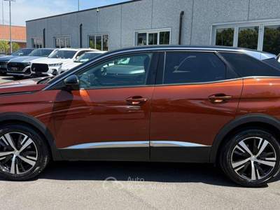 Peugeot 3008 1.5 bluehdi AUTOMATICA Allure eat8 NAVI/CARPLAY/TELECAMERA Arancione usata Verona