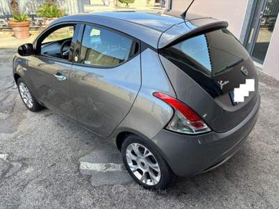 Lancia Ypsilon  1.2 69 CV 5p. GPL Ecochic Gold Grigio usata Roma