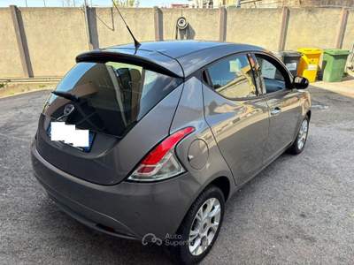 Lancia Ypsilon  1.2 69 CV 5p. GPL Ecochic Gold Grigio usata Roma