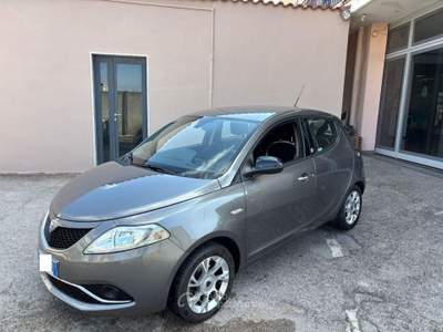 Lancia Ypsilon  1.2 69 CV 5p. GPL Ecochic Gold Grigio usata Roma