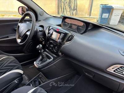 Lancia Ypsilon  1.2 69 CV 5p. GPL Ecochic Gold Grigio usata Roma