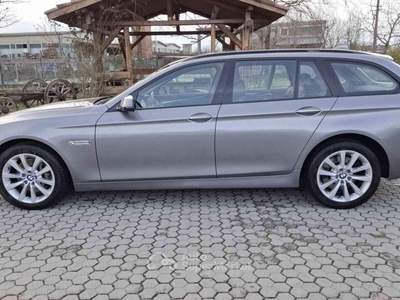 BMW Serie 5 530d Futura d xDrive Touring Luxury Arancione usata Cigognola
