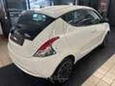 Lancia Ypsilon 5 porte S&S Hybrid Ecochic Gold Bianco usata Torino