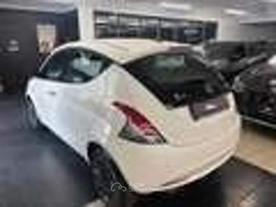 Lancia Ypsilon 5 porte S&S Hybrid Ecochic Gold Bianco usata Torino
