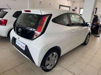 Toyota Aygo Aygo 1.0 VVT-i 72 CV 3 porte x-cool Bianco usata Poirino