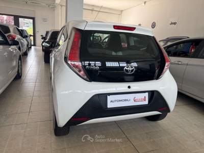 Toyota Aygo Aygo 1.0 VVT-i 72 CV 3 porte x-cool Bianco usata Poirino