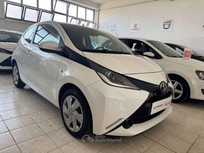 Toyota Aygo Aygo 1.0 VVT-i 72 CV 3 porte x-cool Bianco usata Poirino