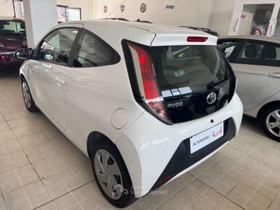 Toyota Aygo Aygo 1.0 VVT-i 72 CV 3 porte x-cool Bianco usata Poirino
