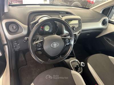 Toyota Aygo Aygo 1.0 VVT-i 72 CV 3 porte x-cool Bianco usata Poirino