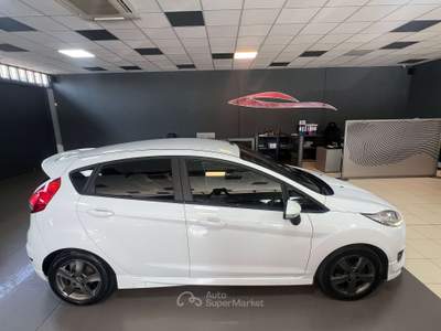 Ford Fiesta Fiesta VI 2013 5p 1.5 tdci ST-line 75cv Bianco usata Romano di Lombardia