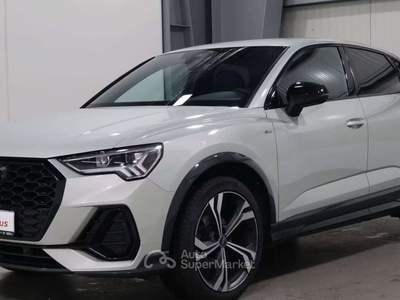 Audi Q3 Q3 35 1.5 tfsi Identity Black s-tronic 150cv 2023 Argento usata Monte Compatri