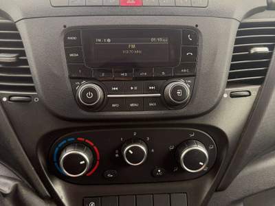 Iveco Daily 35S14 BOX 3 POSTI - 2022 Bianco usata Corato