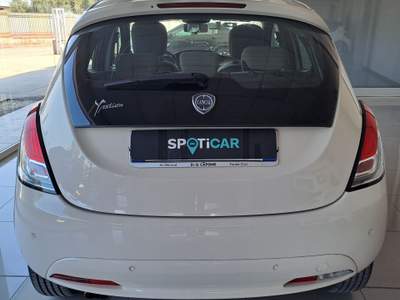 Lancia Ypsilon 1.2 B/GPL 69 CV 5 porte Gold Beige usata Parete
