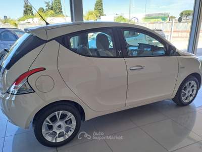 Lancia Ypsilon 1.2 B/GPL 69 CV 5 porte Gold Beige usata Parete