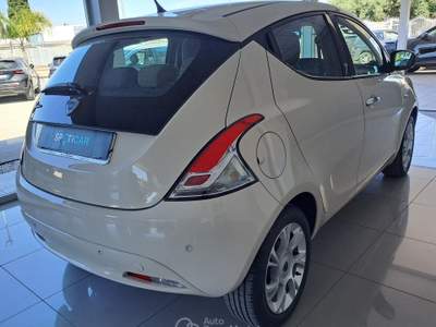 Lancia Ypsilon 1.2 B/GPL 69 CV 5 porte Gold Beige usata Parete