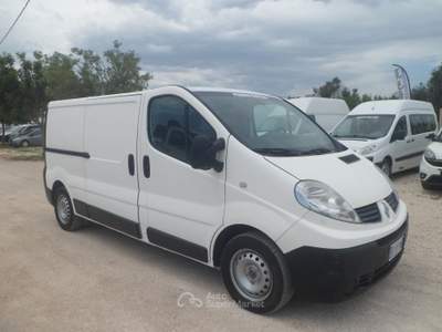 Renault Trafic furgone maxi Bianco usata San Michele Salentino