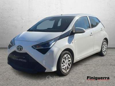 Toyota Aygo Aygo 5p 1.0 x-cool 72cv Bianco usata Civate