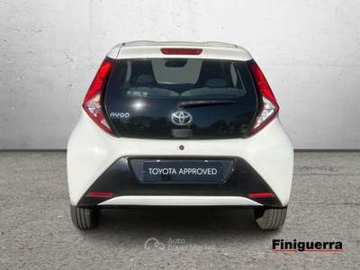 Toyota Aygo Aygo 5p 1.0 x-cool 72cv Bianco usata Civate