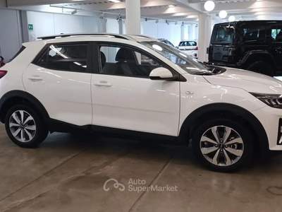 Kia Stonic 1.0 T-GDi MHEV urban 100cv mt Bianco usata ROMA