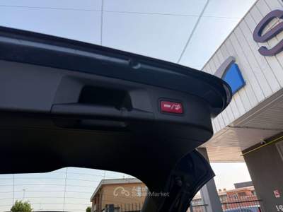 Mercedes-Benz GLA d Premium auto / LUCI D'AMBIENTE Blu/Azzurro usata Lallio