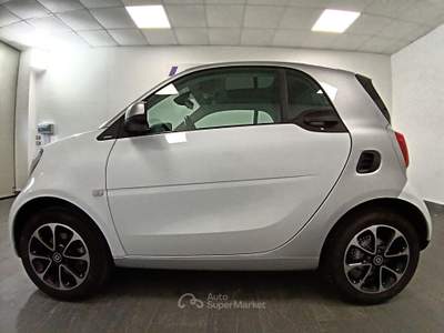 Smart ForTwo 70 1.0 52kW passion Bianco usata Giugliano in Campania
