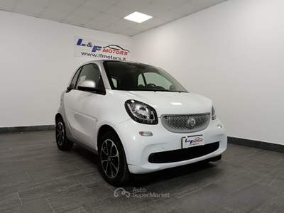 Smart ForTwo 70 1.0 52kW passion Bianco usata Giugliano in Campania