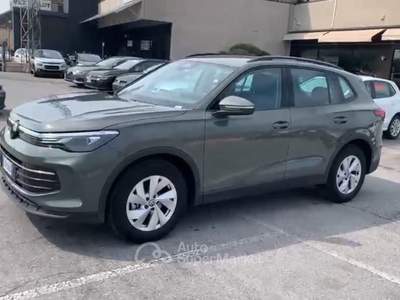 Volkswagen Tiguan 1.5 etsi Life 130cv dsg Verde usata Leno