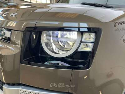 Land Rover Defender 110 3.0D I6 200 CV AWD Auto S Bronzo usata Parma