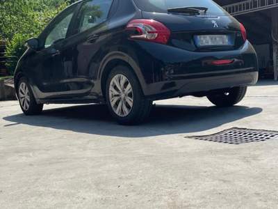 Peugeot 208 Auto affidabile e pronta all'uso. Nero usata Volano