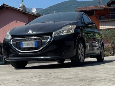 Peugeot 208 Auto affidabile e pronta all'uso. Nero usata Volano
