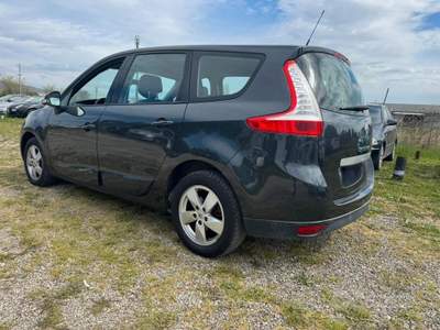 Renault Scénic Scenic 1.5 dCi 7 posti SOLO 98.000 KM usata Grosseto