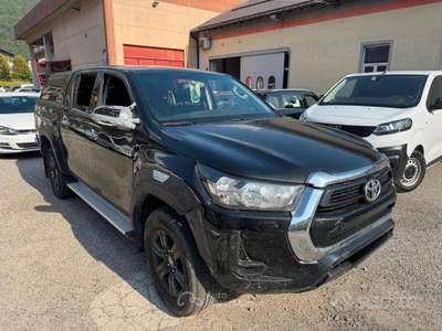 Toyota Land Cruiser Hilux 2.4 D-4D 4WD 4 porte Double Cab Execu usata Omegna