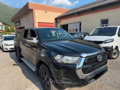 Toyota Land Cruiser Hilux 2.4 D-4D 4WD 4 porte Double Cab Execu usata Omegna