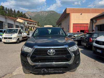 Toyota Land Cruiser Hilux 2.4 D-4D 4WD 4 porte Double Cab Execu usata Omegna