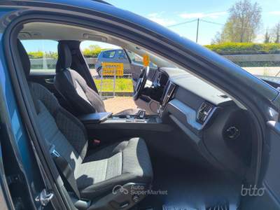 Volvo XC60 XC 60 XC60 B4 (d) AWD Geartronic Momentum Pr usata Castel d'Azzano