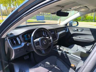 Volvo XC60 XC 60 XC60 B4 (d) AWD Geartronic Momentum Pr usata Castel d'Azzano