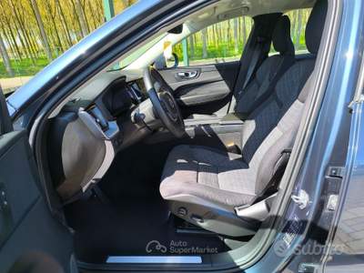 Volvo XC60 XC 60 XC60 B4 (d) AWD Geartronic Momentum Pr usata Castel d'Azzano