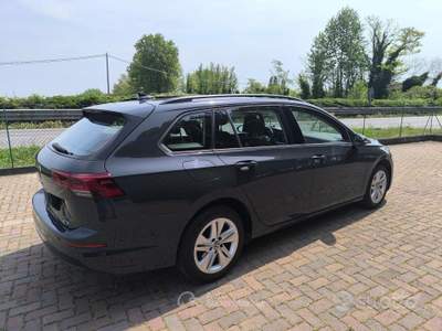 Volkswagen Golf Variant 1.5 eTSI EVO ACT DSG Life usata Castel d'Azzano