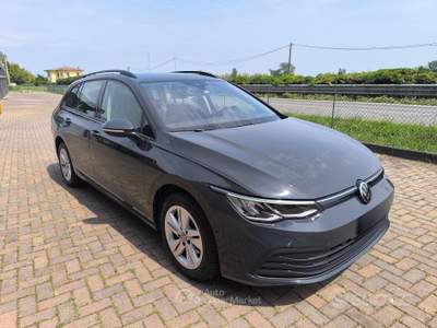 Volkswagen Golf Variant 1.5 eTSI EVO ACT DSG Life usata Castel d'Azzano