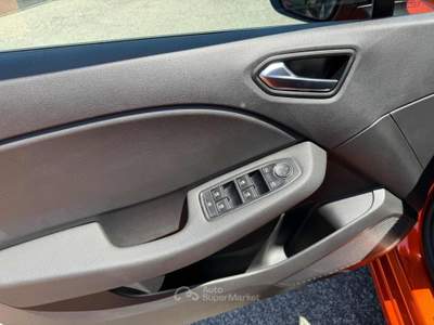 Renault Clio Full Hybrid E-Tech 145 CV 5 porte Techno UNIPRO' Arancione usata Roma