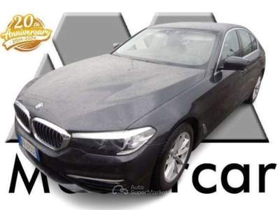 BMW Serie 5 530d Berlina 530d xdrive Business 249cv auto - FR415SE Nero usata Basiliano