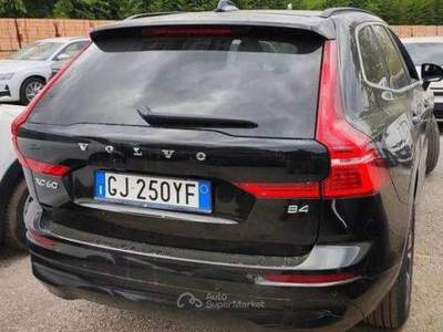 Volvo XC60 XC60 II 2022 2.0 b4 Momentum auto - GJ250YF Nero usata Basiliano