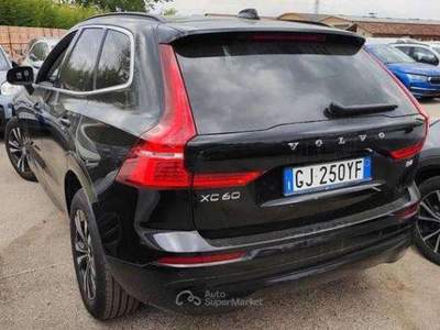 Volvo XC60 XC60 II 2022 2.0 b4 Momentum auto - GJ250YF Nero usata Basiliano