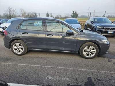 Volkswagen Golf Golf VIII 2020 1.0 etsi evo Life 110cv dsg GN090SE Grigio usata Basiliano