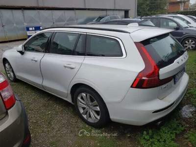 Volvo V60 V60 2.0 b4 Momentum Business auto - GH785HR Nero usata Basiliano