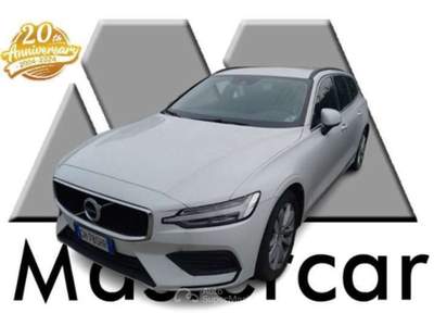 Volvo V60 V60 2.0 b4 Momentum Business auto - GH785HR Nero usata Basiliano