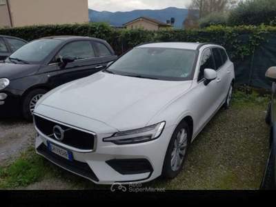 Volvo V60 V60 2.0 b4 Momentum Business auto - GH785HR Nero usata Basiliano