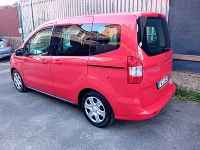 Ford Tourneo Courier Sport Rosso usata Napoli