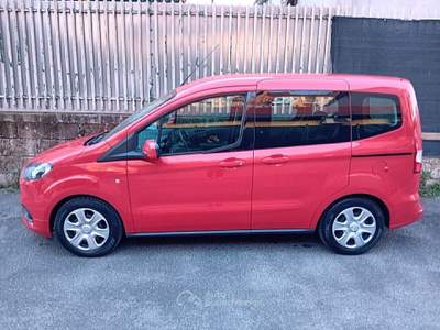 Ford Tourneo Courier Sport Rosso usata Napoli