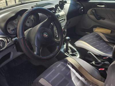 Alfa Romeo 147 216mila km, distribuzione fatta 170mila, revisione il 30 maggio Nero usata Roma